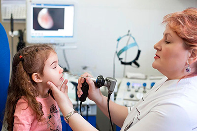 Микроларингоскопия эндоскопом Hopkins в клинике ЦЭЛТ в Москве