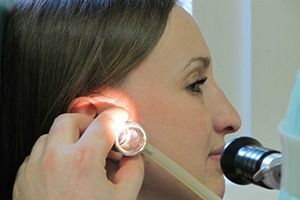 Продувание слуховой трубы в клинике ЦЭЛТ в Москве