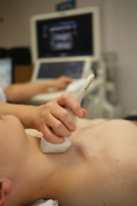 Ультразвуковое исследование щитовидной железы и паращитовидных желез в клинике ЦЭЛТ в Москве
