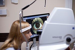 Компьютерная периметрия (исследование полей зрения) (один глаз) в клинике ЦЭЛТ в Москве